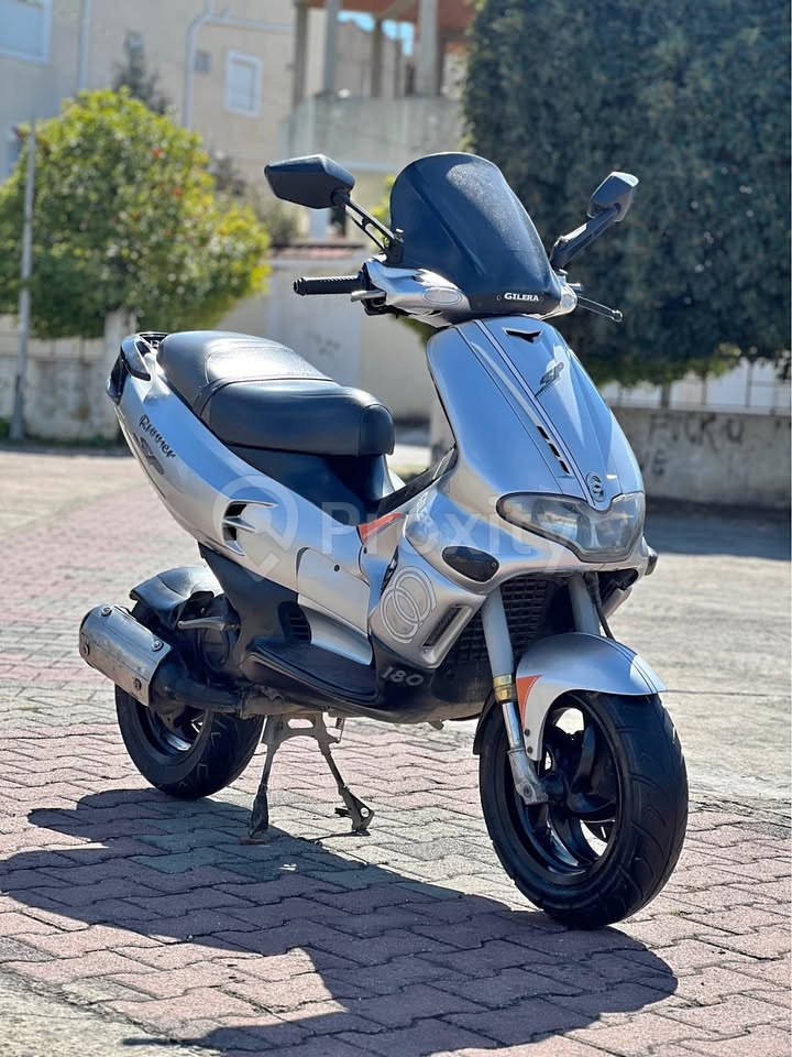 Scooter Gilera 125cc en bon état à vendre à Béja – 2 pneus neufs