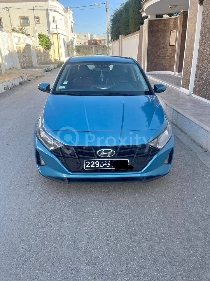 Hyundai i20 essence 2022 5 CV avec radar de recul et double clé à vendre à Ksar Hellal Monastir