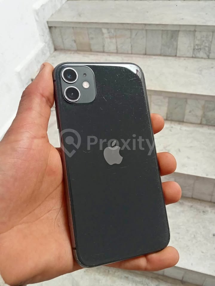 iPhone 11 officiel à vendre à Kalaa Sghira – True Tone et Face ID actifs