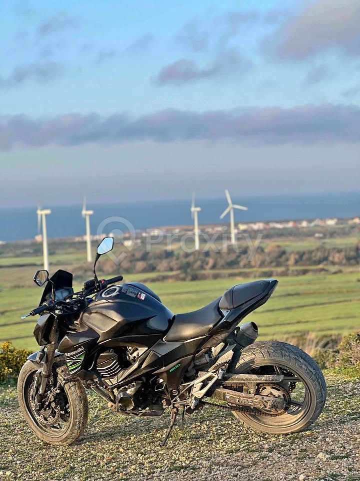 Kawasaki Z800 en bon état à vendre à El Haouaria – 13 200 dinars