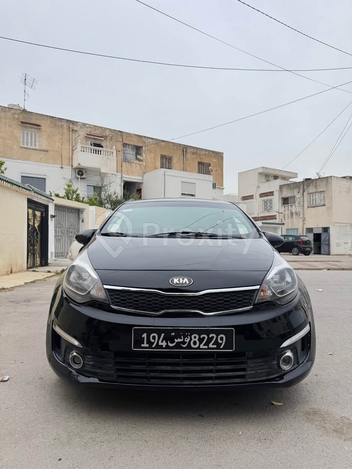 Kia Rio essence 5 CV bien entretenue avec écran Android Kenwood et jantes aluminium 17 à vendre à Tunis