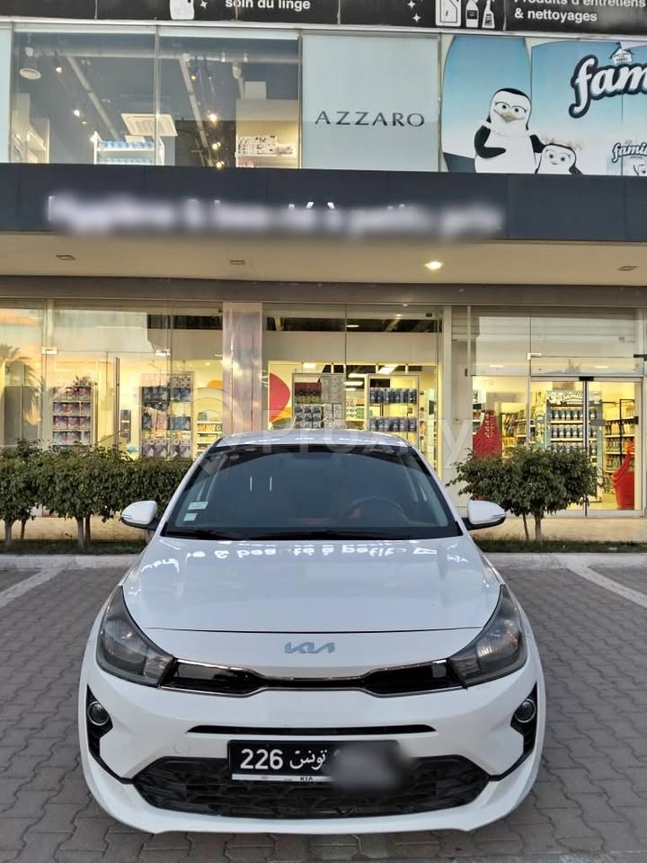 KIA Rio 2022 essence 5 CV 1ère main à vendre à La Soukra