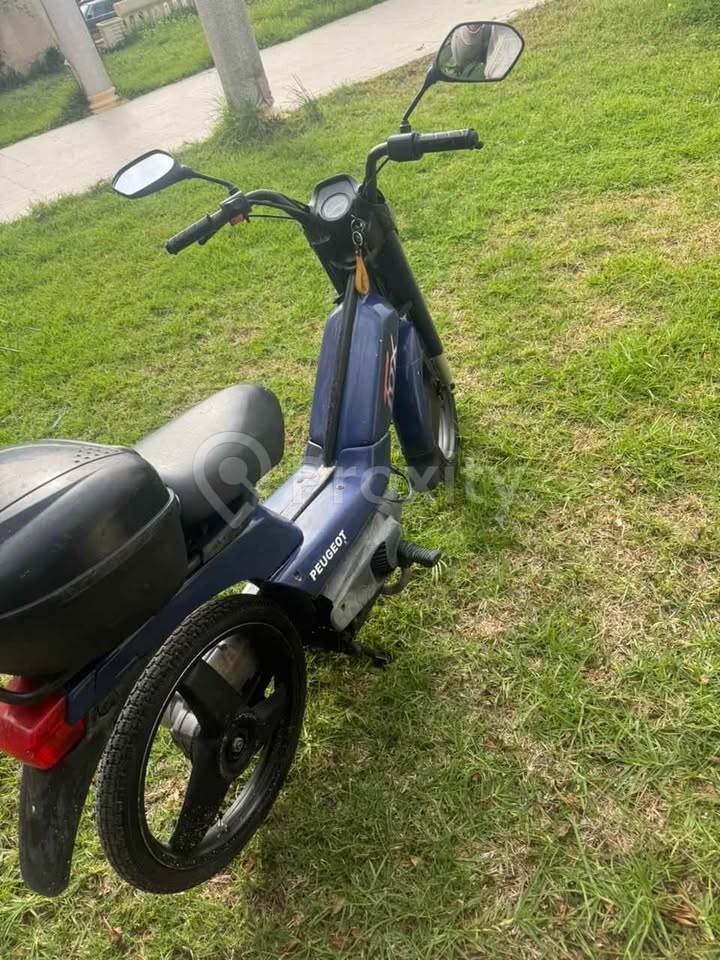 Moto Peugeot Fox en bon état à vendre à Hammamet