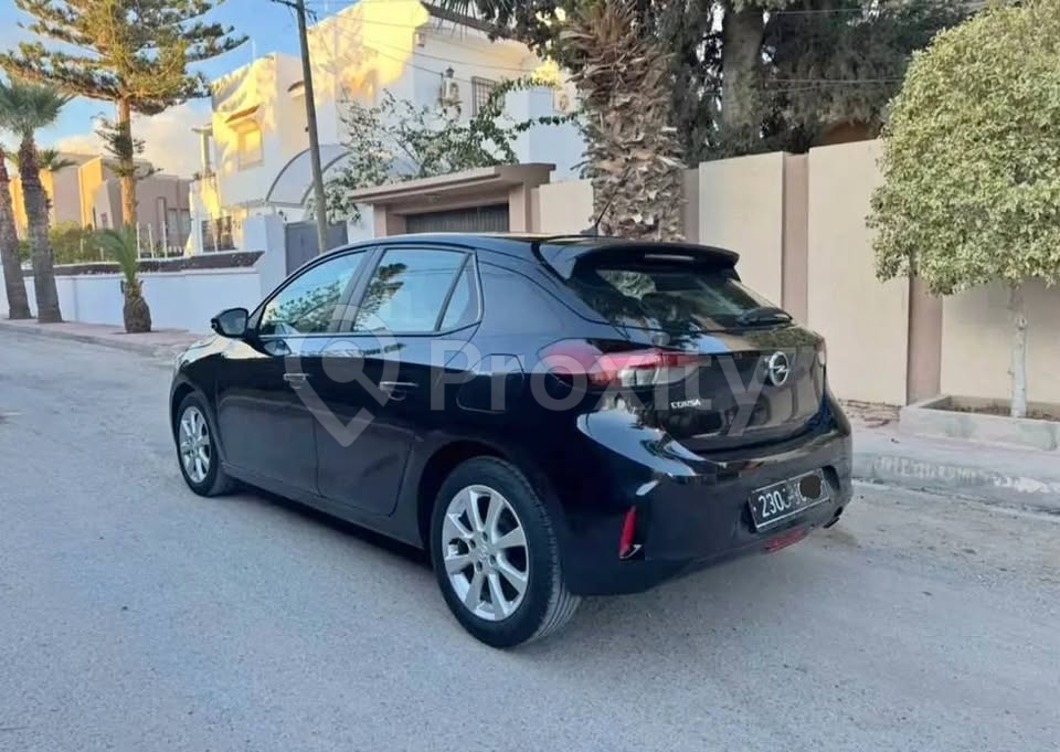 Opel Corsa occasion à Sousse – fin 2022 – essence – boîte manuelle – 90000 km – 38000 dinars