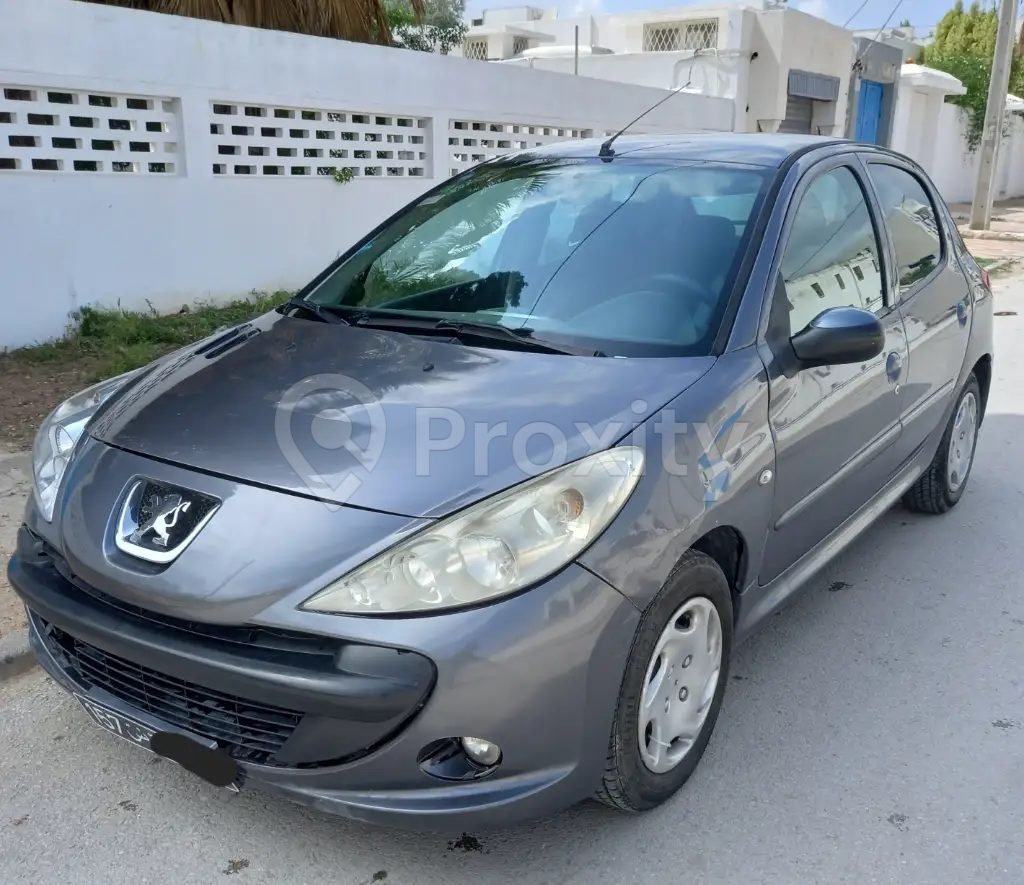Peugeot 206+ essence 5 CV année 2012 en bon état à vendre à Bardo