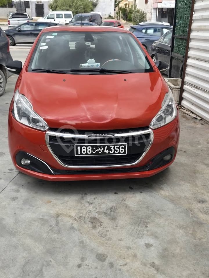 Peugeot 208 essence 5 CV à vendre à Kairouan – année 2016 – 140 000 km – 26 500 TND