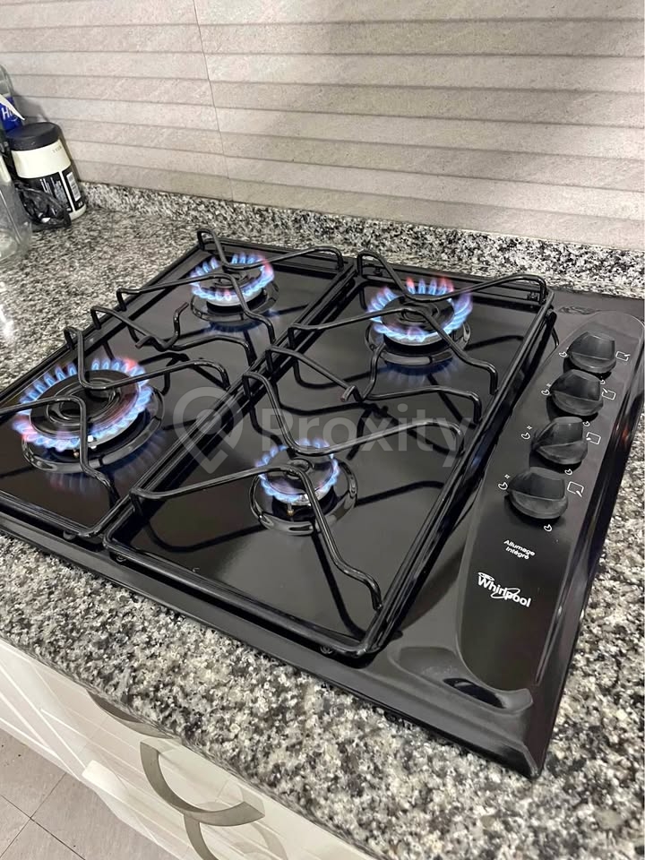 Plaque de cuisson Whirlpool 4 feux presque neuve à vendre à El Menzah 5