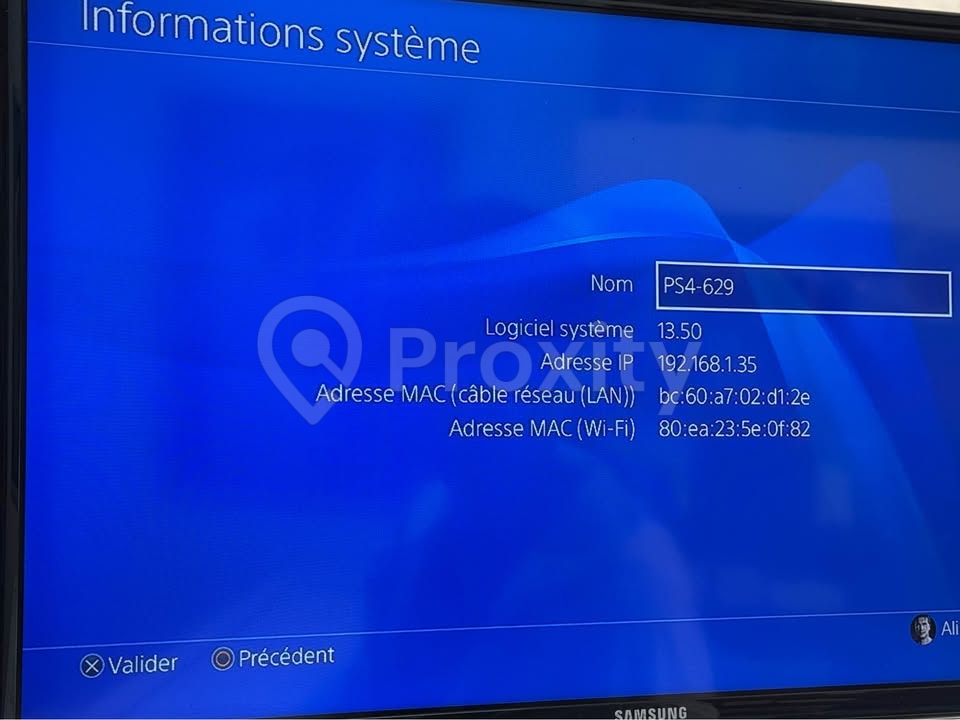 Console PS4 avec 2 manettes en bon état à vendre à Ariana