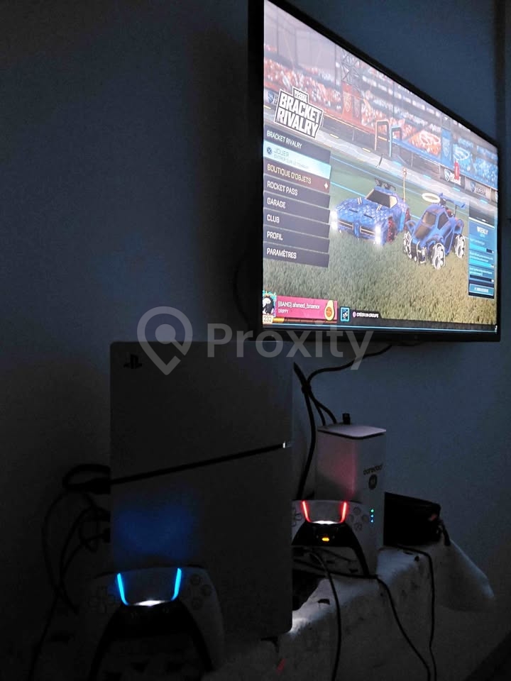 PlayStation 5 Slim 1 To version disque avec 2 manettes à vendre à Mourouj 5