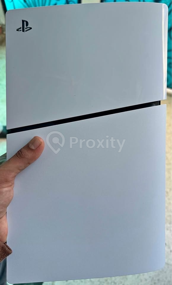 Console PS5 Slim presque neuve avec une manette à vendre à Ariana – prix fixe