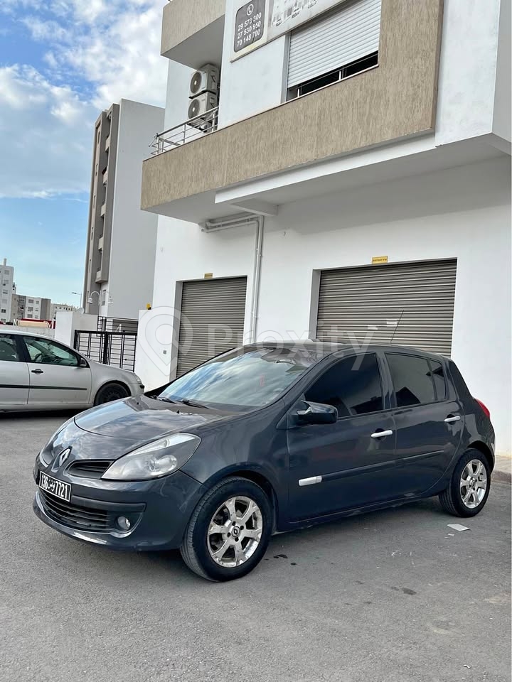 Renault Clio 2014 essence 5 CV avec toit ouvrant à vendre à El Mourouj