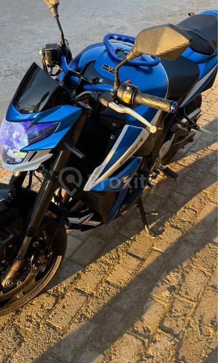 roadster-suzuki-750-mahdia