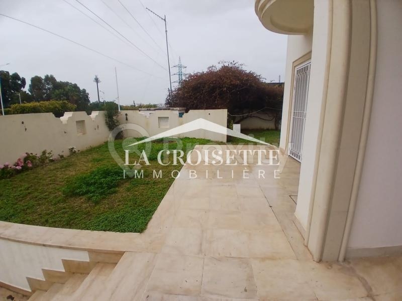 Triplex S+4 avec jardin et garage à louer à Ain Zaghouan Nord