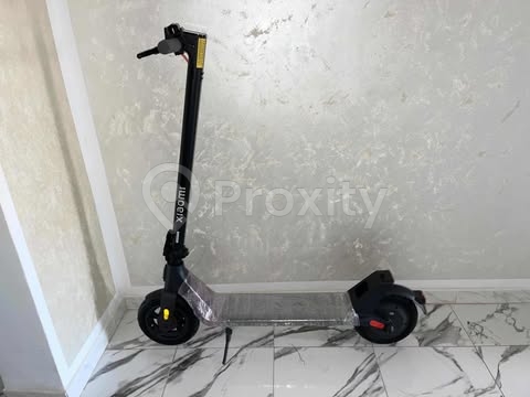 Trottinette électrique Xiaomi Electric Scooter 4 Lite presque neuve à Tunis