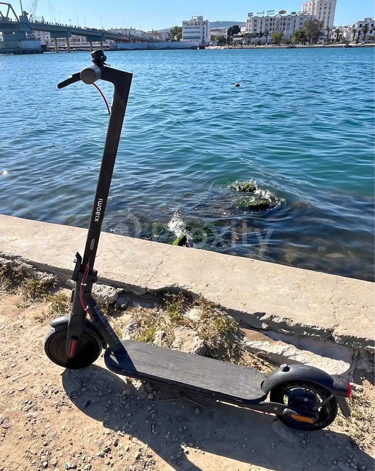 Trottinette électrique Xiaomi avec chargeur à vendre à Bizerte