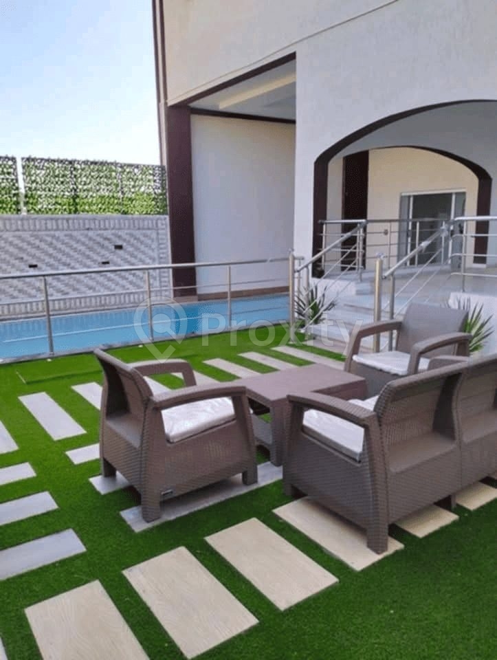 Villa S+4 avec piscine et vue mer à louer à Chat Guebli El Haouaria