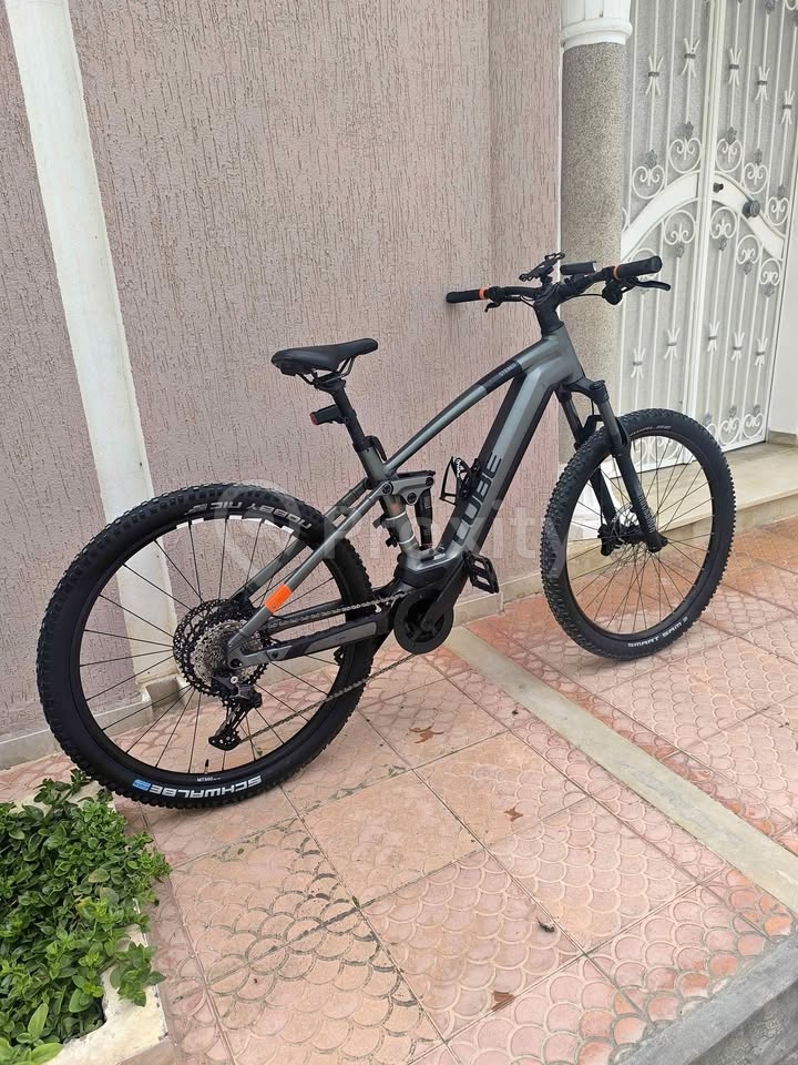 VTT Cube double suspension 29 pouces taille L à vendre à Ben Arous