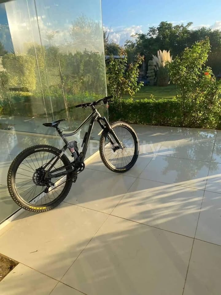 VTT enduro Merida One-Twenty 7800 en très bon état à vendre à Ariana