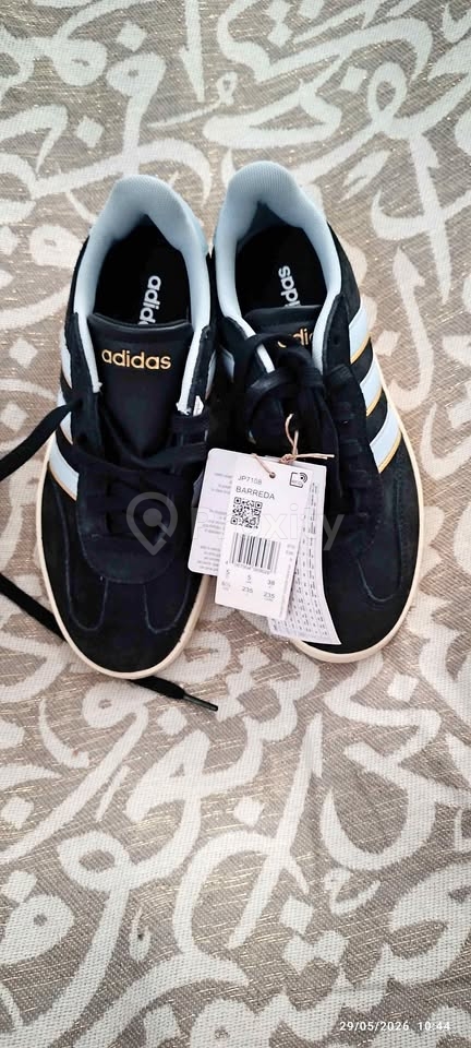 Baskets Adidas Barreda femme neuves pointure 38 à La Marsa