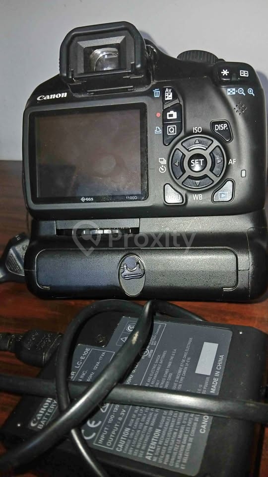 Appareil photo Canon 1100D avec objectif 18-55 à vendre à Testour