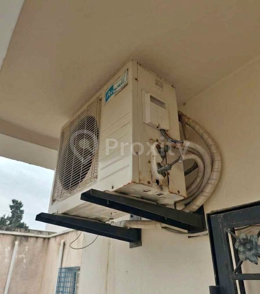 Climatiseur Airwell 9000 BTU en très bon état à vendre à Ben Arous