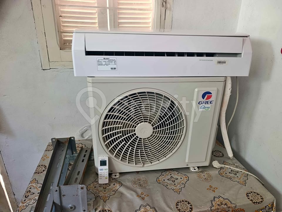 Climatiseur Gree 12000 BTU Inverter tropicalisé chaud froid avec support à vendre