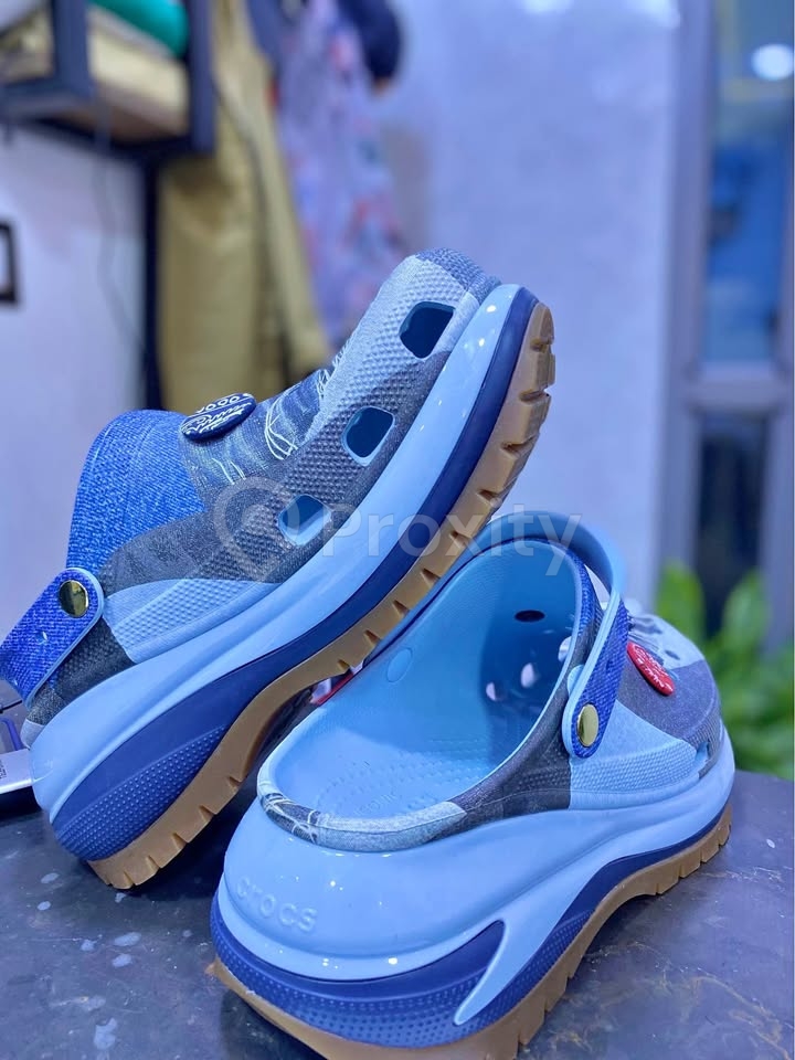 Crocs Mega Crush neuves pointure 44-45 à vendre à Bir Mcherga