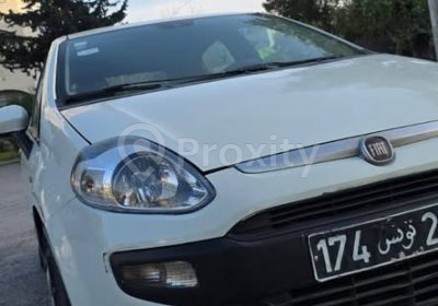 Fiat Grande Punto blanche modèle 2014 disponible à Cité Ettahrir