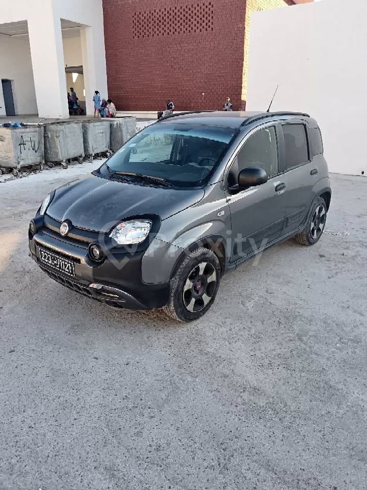 Fiat Panda Cross 2021 à vendre à Tunis – 60 000 km, essence, très bon état