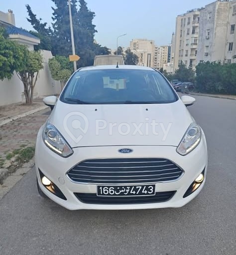 Ford Fiesta Titanium 2013 à vendre aux Jardins d'El Menzah – 100 000 km