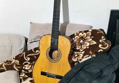 Guitare 3/4 avec sac en bon état à vendre à Carthage – Instruments de musique – Tunis – photo 1