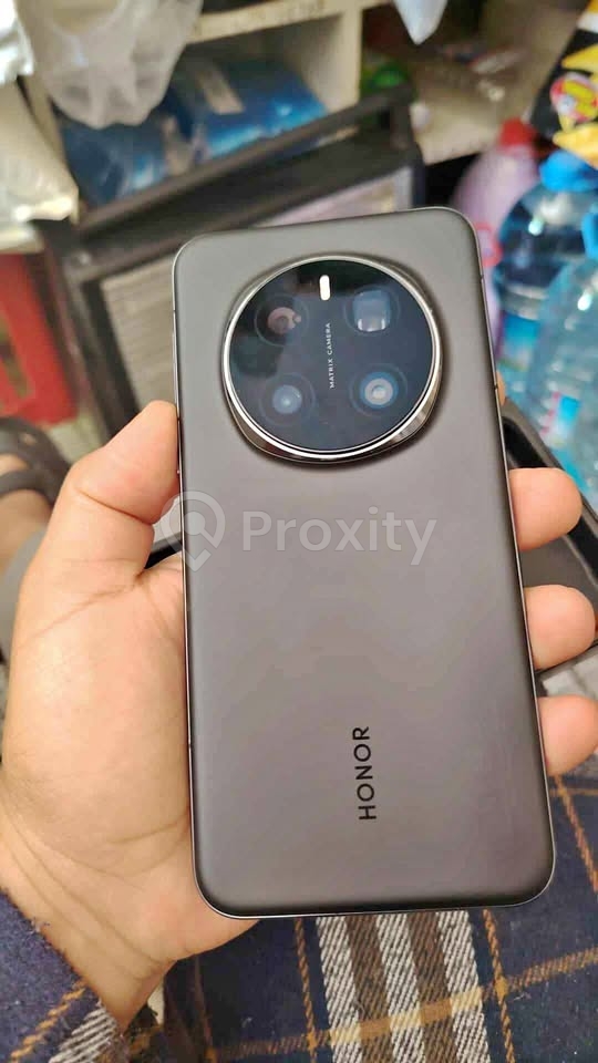 Honor Magic 7 Pro 12 Go / 512 Go presque neuf à vendre à Tunis