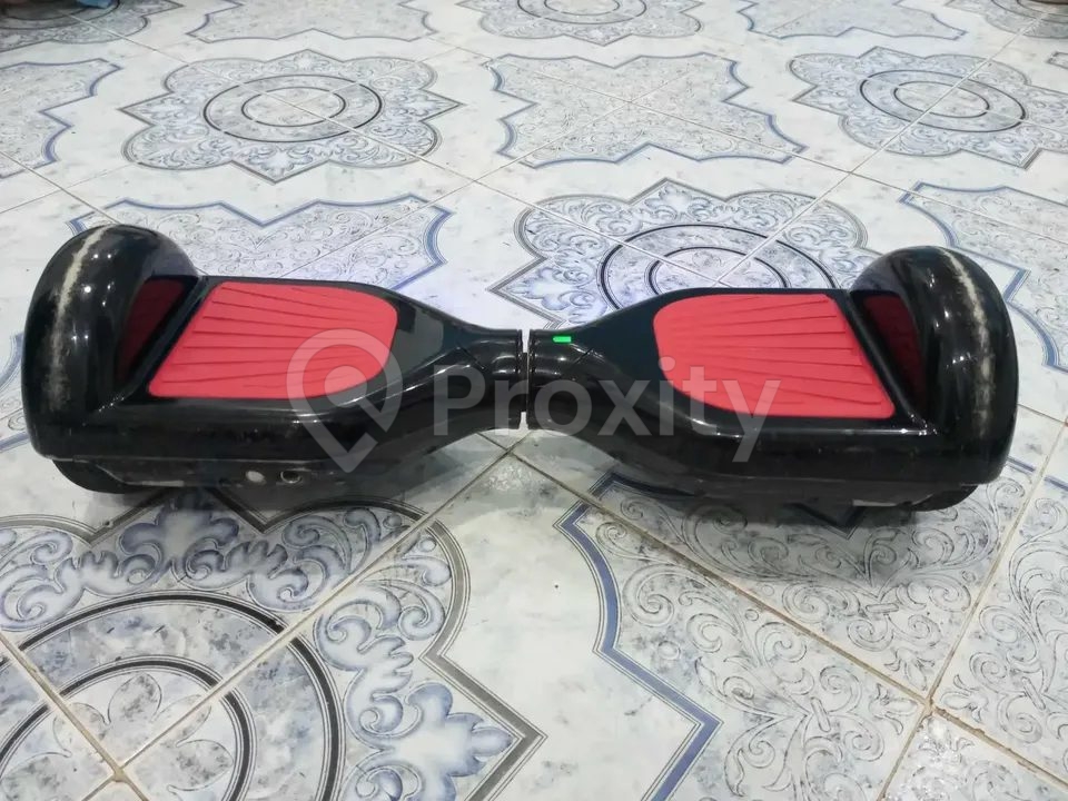 Hoverboard en bon état à vendre à Radès – prix 250 dinars
