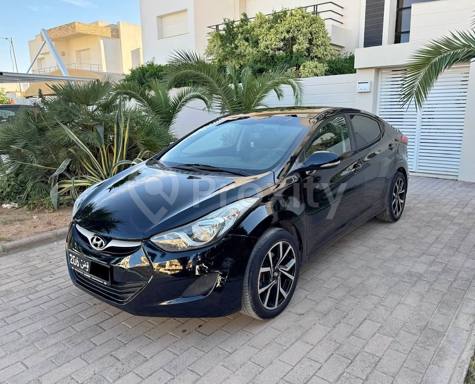 Hyundai Elantra GLS automatique 2017 essence à vendre à La Soukra