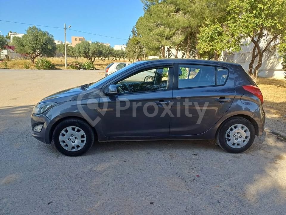 Hyundai i20 2015 essence 5 CV à vendre – 27 500 DT