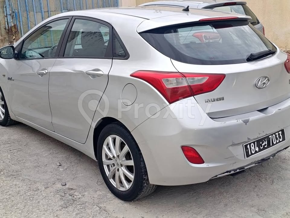 Hyundai i30 diesel 1.6L 2011 à vendre à Tunis – 5 CV, bon état