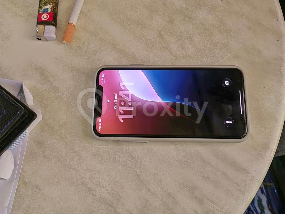 iPhone 11 Pro Max en bon état à vendre à Ariana