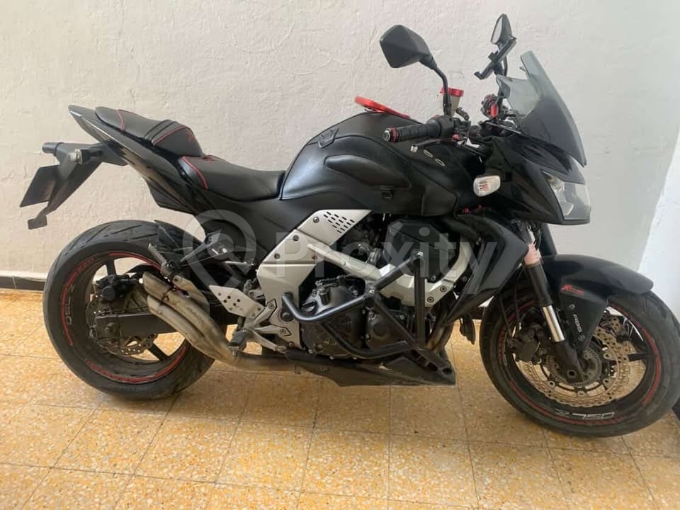 Kawasaki Z750 en bon état à vendre à Hammamet – 40000 km