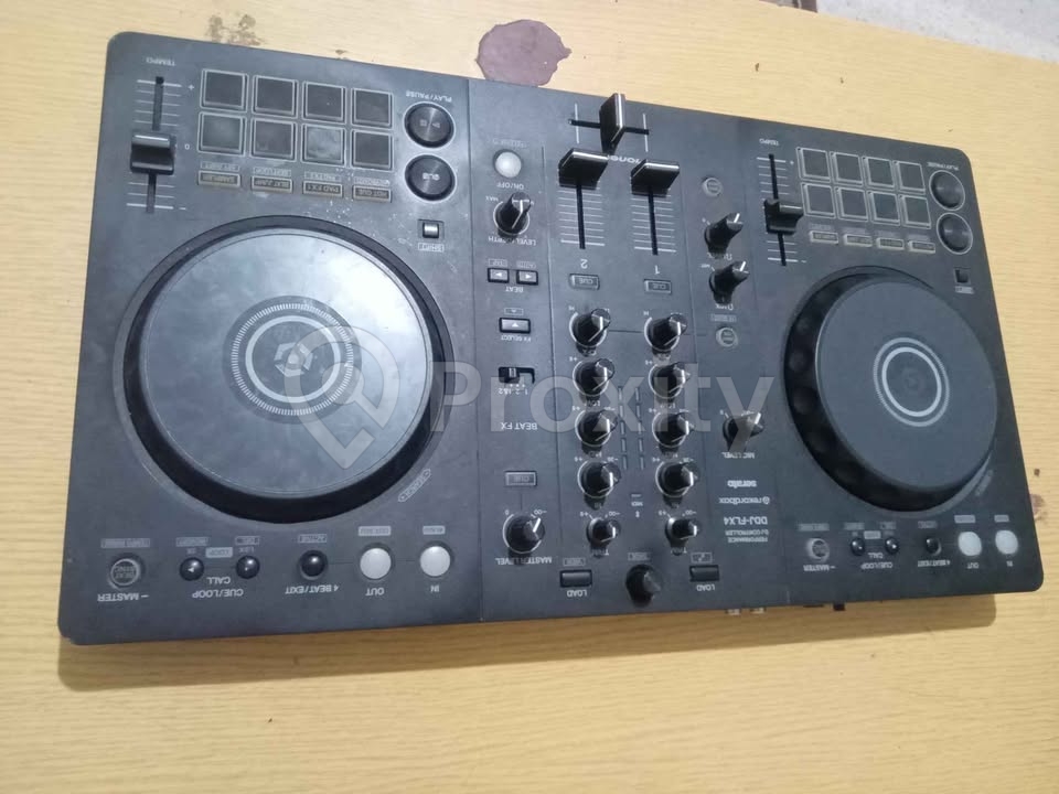 Console DJ Pioneer DDJ-FLX4 à vendre à Tunis – bon état
