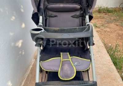 Poussette Babidéal en bon état à vendre à Sfax avec canopy, panier et pliage compact – Equipements pour enfant et bébé – Sfax – photo 1