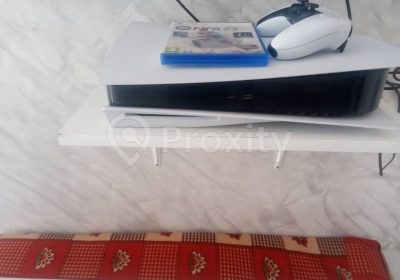 Console PS5 avec manette originale + FIFA 23 PS5 + GTA 5 PS4 à vendre à Beni Khalled – Jeux vidéo et Consoles – Nabeul – photo 1