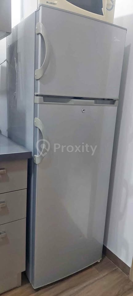 Réfrigérateur Midea gris peu utilisé à vendre à Hammamet