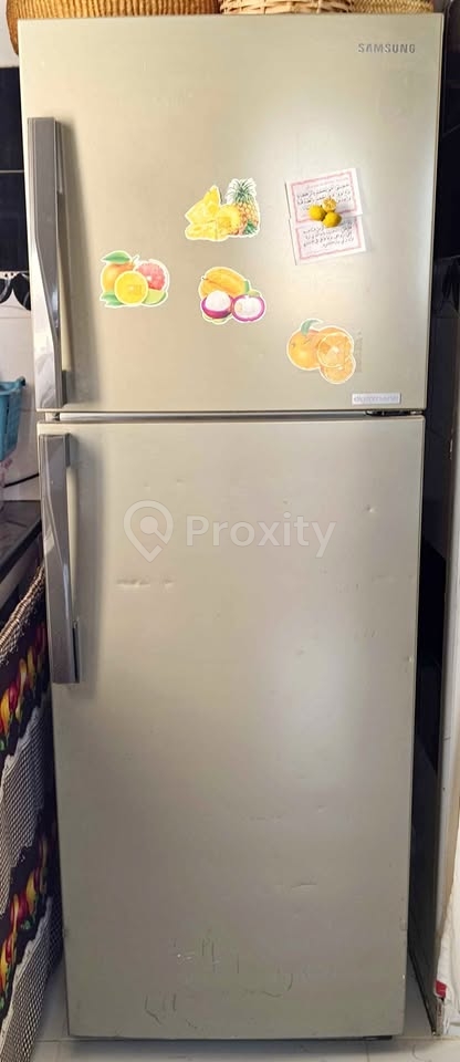 Réfrigérateur Samsung inox 2 portes 363L en bon état à vendre à El Mourouj
