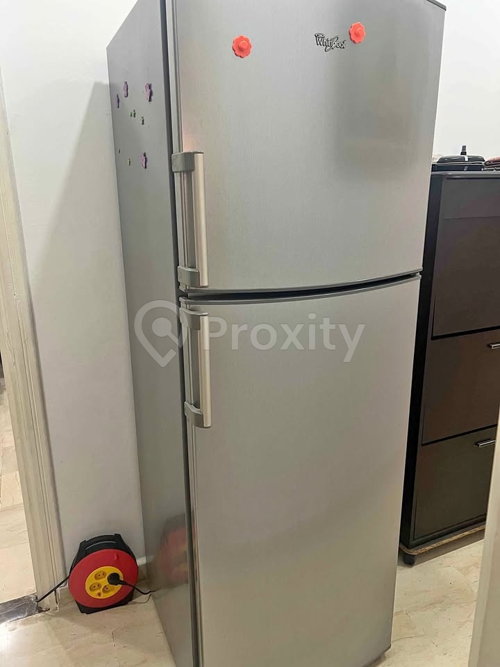 Réfrigérateur Whirlpool 350L en bon état à vendre à El Mourouj