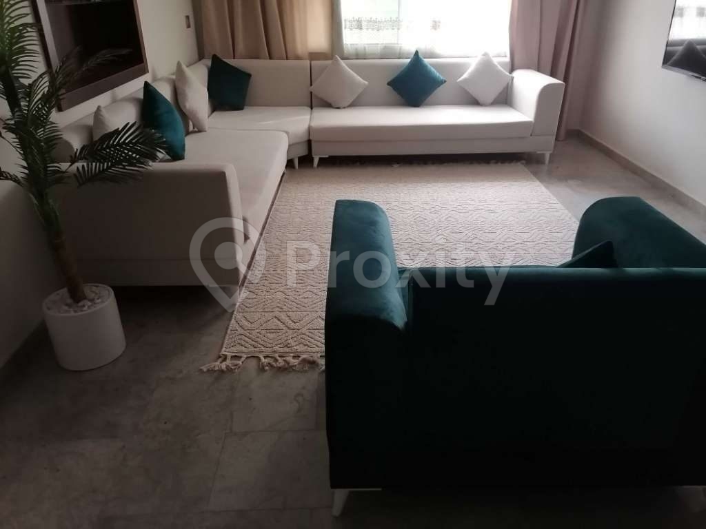 Salon en L 3 m x 2,5 m avec fauteuil à vendre à Zriba