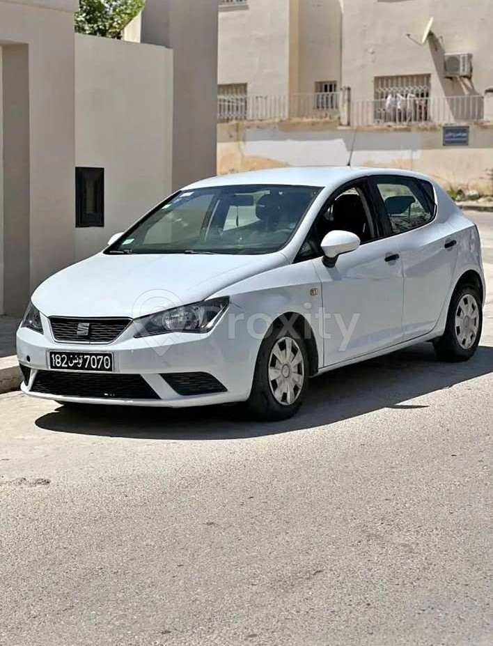 Seat Ibiza blanche 2015 1.2L 5 CV à vendre à Ariana – 173 000 km
