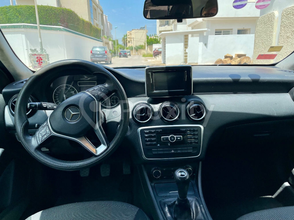 Mercedes Classe A A180 essence 2013 première main à vendre à Hammam Sousse – 140000 km