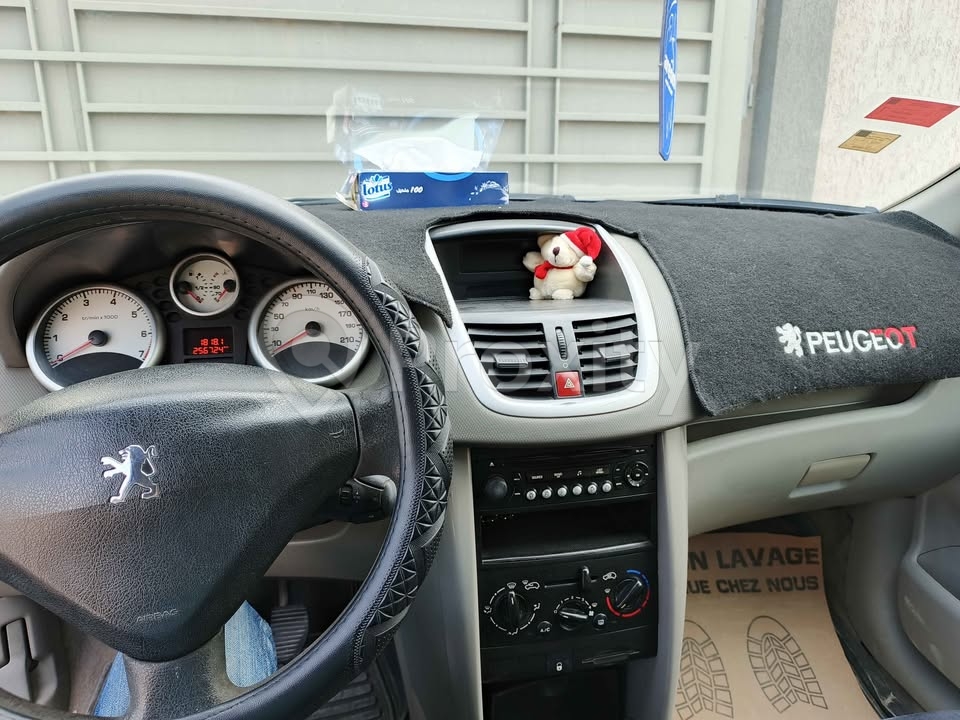 Peugeot 207 1.4 essence en état impeccable à vendre