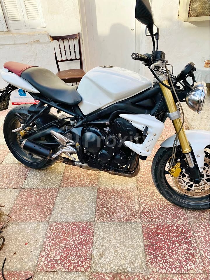 Triumph Street Triple 675 blanche à vendre à Bembla Monastir – Excellent état