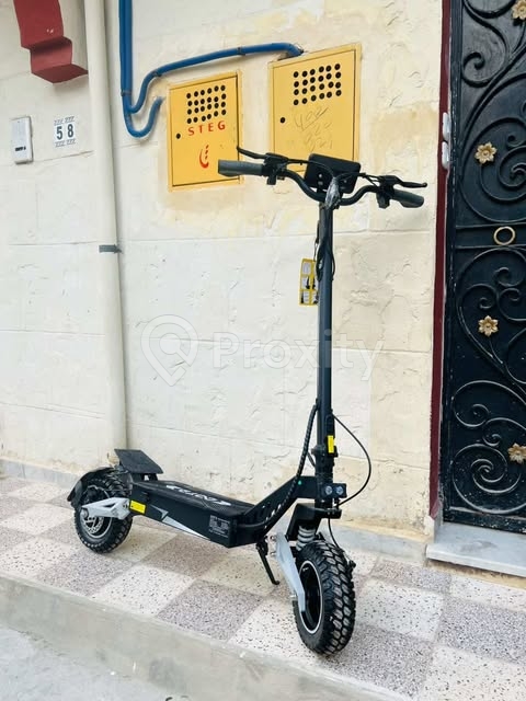 Trottinette électrique OOTD T10 500W 48V presque neuve à vendre à Tunis